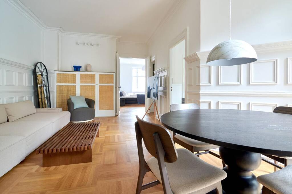 Spacious 3 Bedroom Manor Flat Next To Tivoli København Eksteriør billede