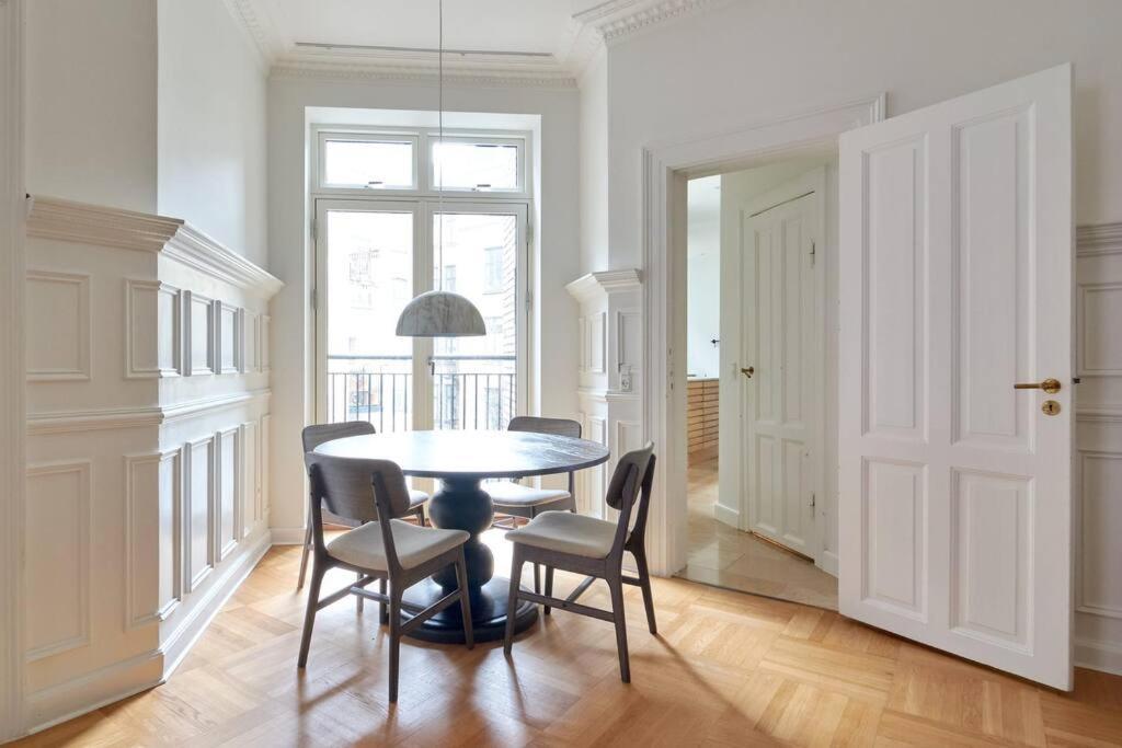 Spacious 3 Bedroom Manor Flat Next To Tivoli København Eksteriør billede