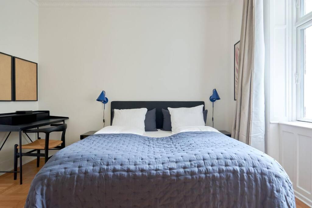 Spacious 3 Bedroom Manor Flat Next To Tivoli København Eksteriør billede