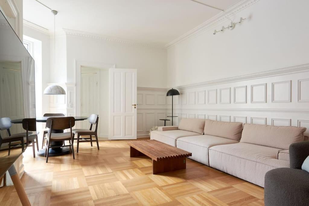 Spacious 3 Bedroom Manor Flat Next To Tivoli København Eksteriør billede