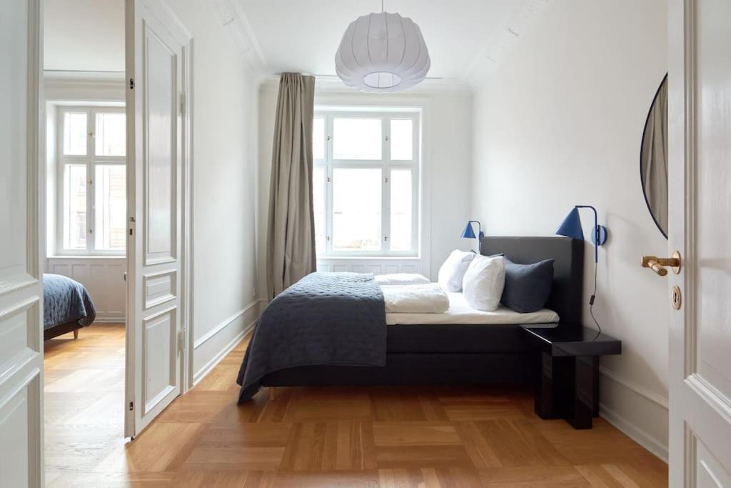 Spacious 3 Bedroom Manor Flat Next To Tivoli København Eksteriør billede