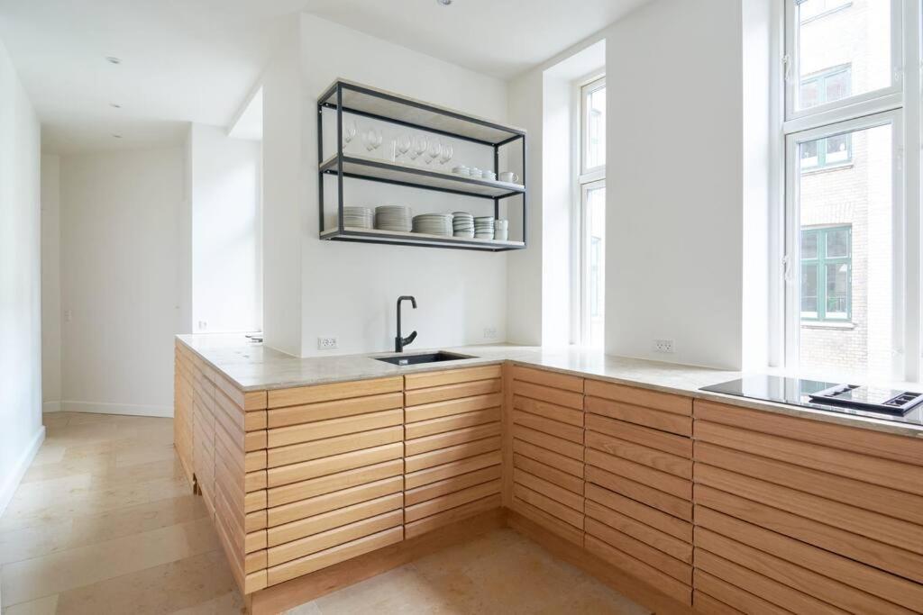 Spacious 3 Bedroom Manor Flat Next To Tivoli København Eksteriør billede