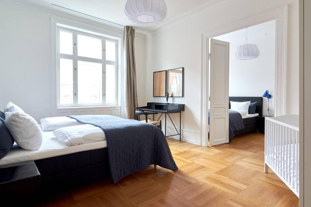 Spacious 3 Bedroom Manor Flat Next To Tivoli København Eksteriør billede