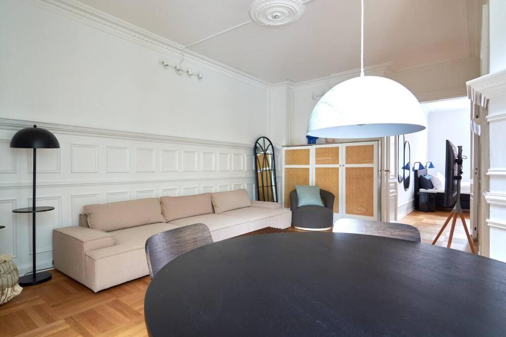 Spacious 3 Bedroom Manor Flat Next To Tivoli København Eksteriør billede